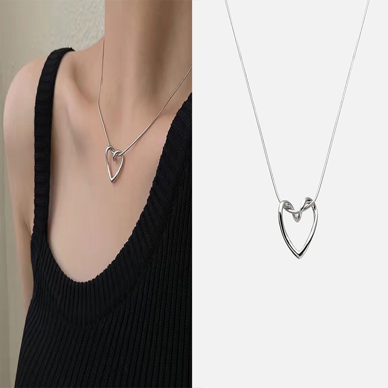 Kalung Choker Rantai Klavikula Liontin Hati Bahan Titanium Warna Silver Untuk Wanita