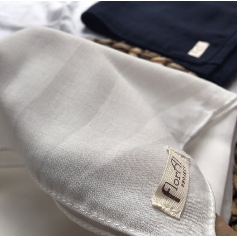 Qia Shawl Pashmina Voal Miracle-Broken White