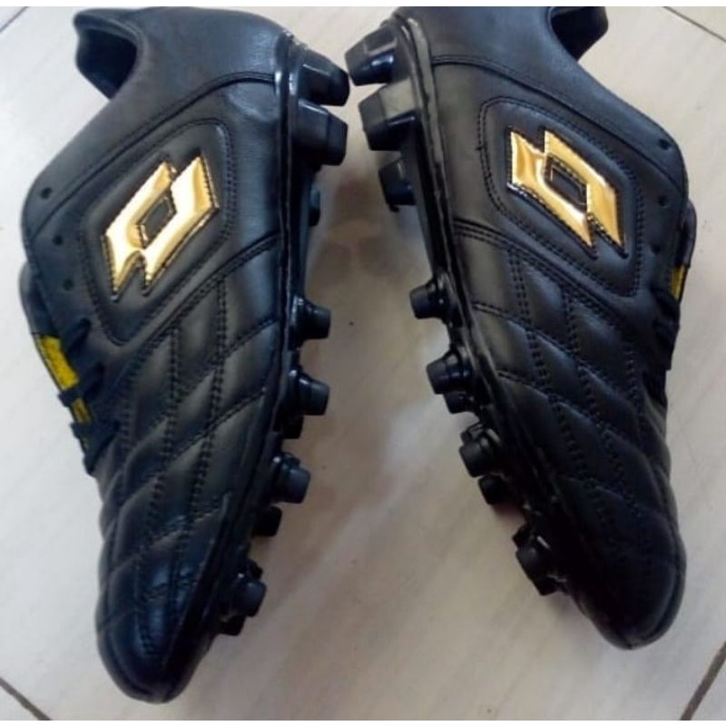 sepatu bola kulit asli