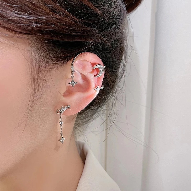 Anting Klip Tanpa Tindik Desain Bulan Bintang Hias Kristal Berkilau Gaya Vintage Korea Untuk Wanita