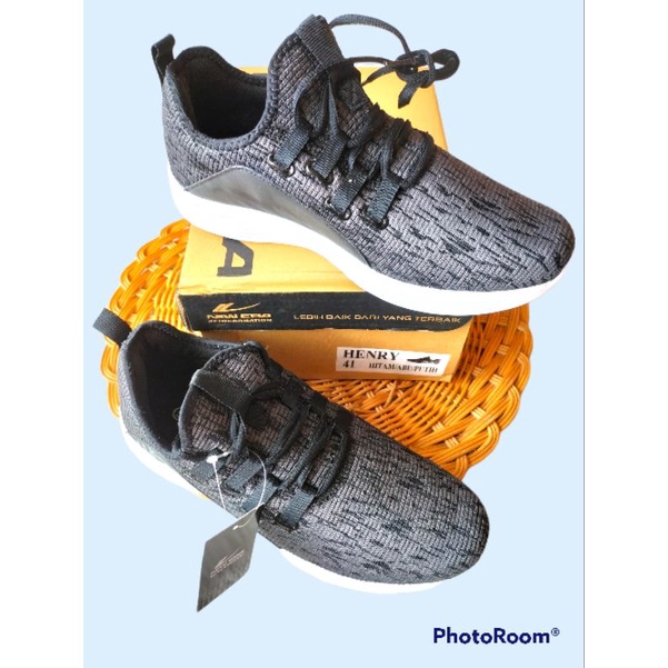 SEPATU NEW ERA HITAM ABU PUTIH