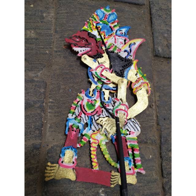 KERAJINAN MINIATUR WAYANG KULIT BUTO RAKSASA KUMBAKARNA KIDANGAN BAHAN KULIT SAPI 30x14 cm