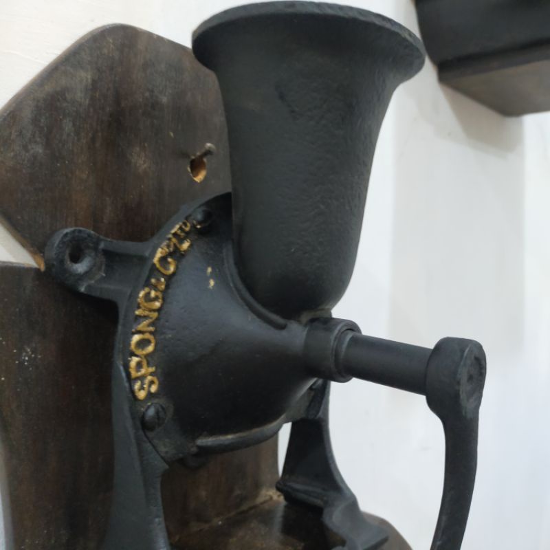 gilingan kopi giklop no 3 made in england tua kuno unik antik