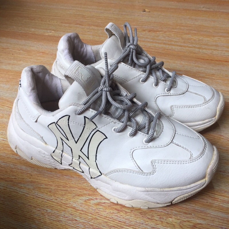 SEPATU MLB YANKEES WHITE SECOND