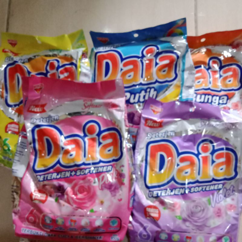 DAIA DETERGENT+SOFTENER 850gr EXTRA 85gr DAN GRATIS PIRING