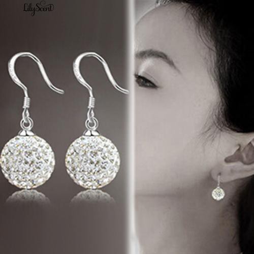 Anting-anting menjuntai Crystal Hook yang terbuat dari kristal perak