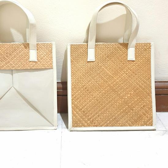 

← Tas Pandan Mika Kotak 25 x 25 x 25, Tas Hampers Cake, Goodie Bag Anyam ➯