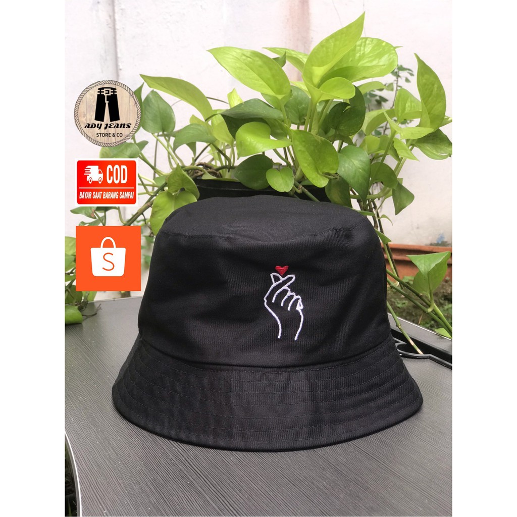 Topi DIstro Bucket Bordir Lain Hati Pria/ Topi Bucket Bordir Lain Hati Distro Pria