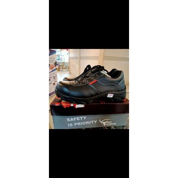 sepatu safety red parker
