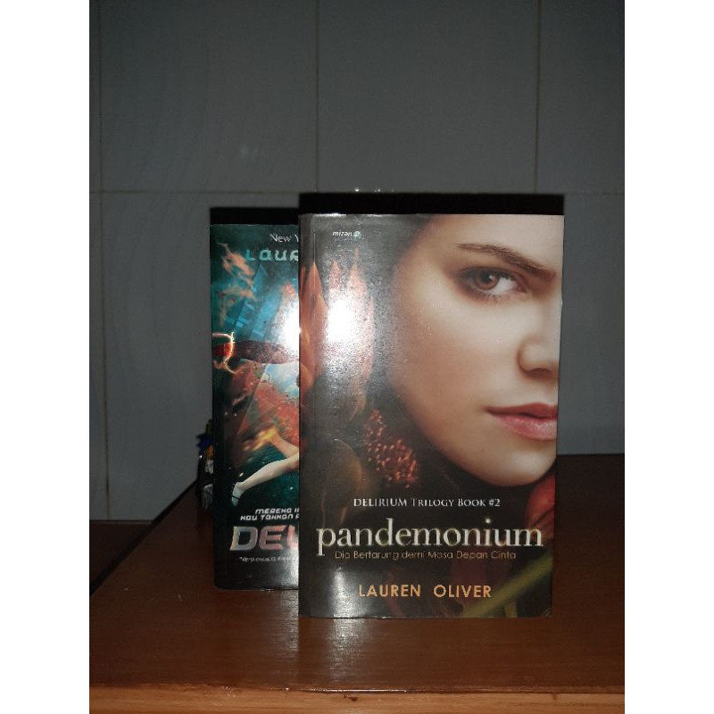 [PRELOVED/BEKAS] Bundle 2 Buku Delirium & Pandemonium by Lauren Oliver Novel Buku Terjemahan