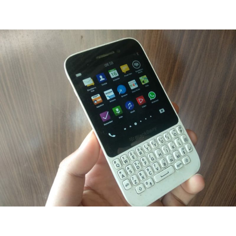 BlackBerry Q5 4G LTE Ram 2Gb Normal ada minus