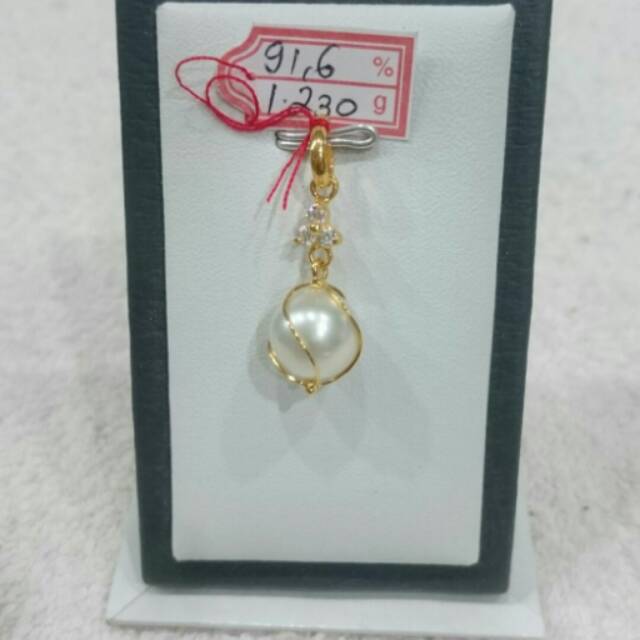 Liontin Emas Mutiara Air Laut