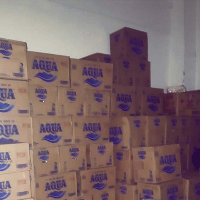 

Air mineral Aqua botol 600 ml dus