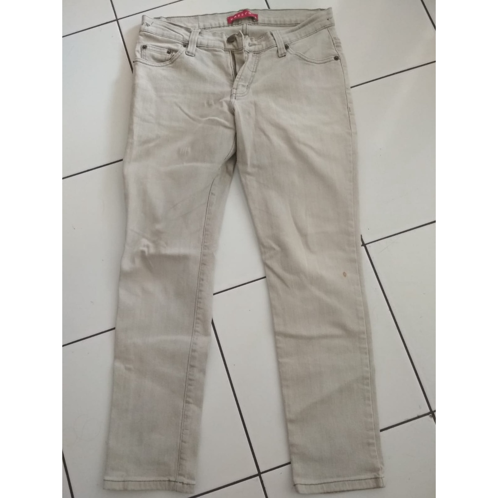 Jeans Abu Preloved Merk Hassenda