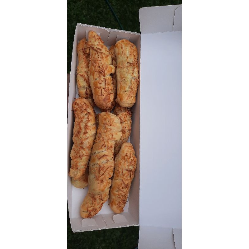 

pastry keju gulung coklat