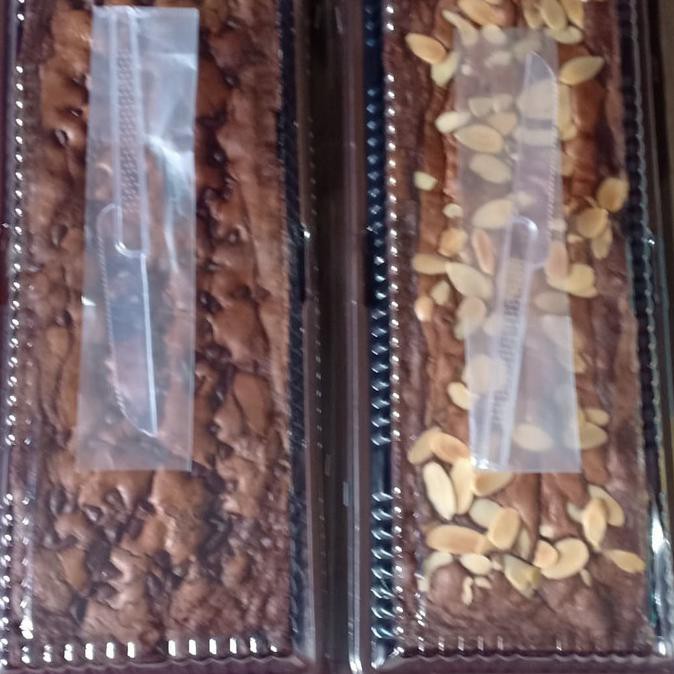 

brownis panggang almond