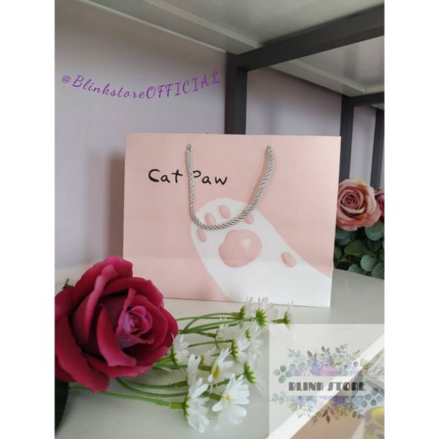 

PAPER BAG | cat paw | 25.4x20x9.5 cm
