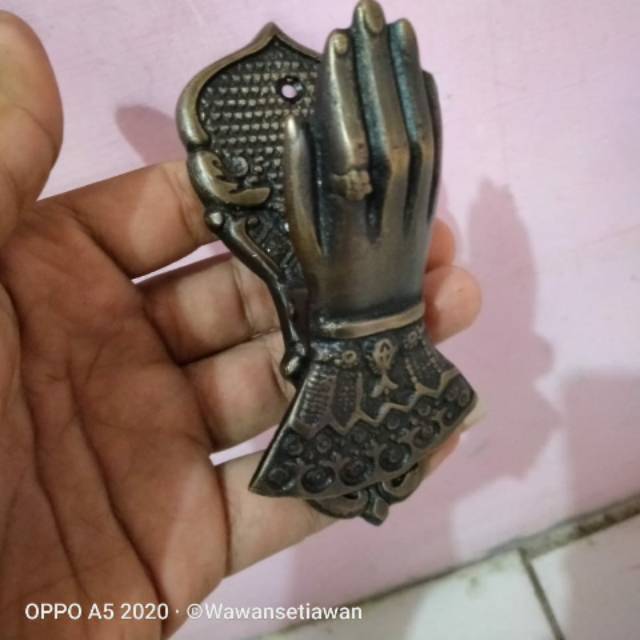 Ketukan Pintu Rumah Pagar Kuningan Antik Motif Tangan