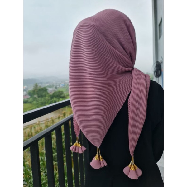 Segiempat ronce tasel plisket polos ori Imah