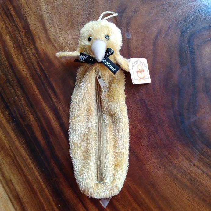 

New Produk !! Boneka Kotak Pensil Bulu Karakter Kiwi Domba Premium Import