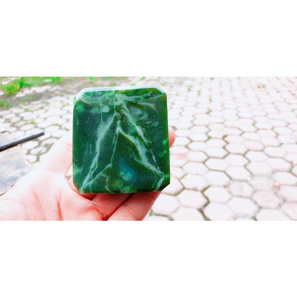 BATU GAMBAR DARI JENIS BATU GIOK NEPHRITE JADE HQ KODE2883