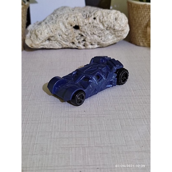 hot wheels batman the dark knight batmobile tumbler biru loose