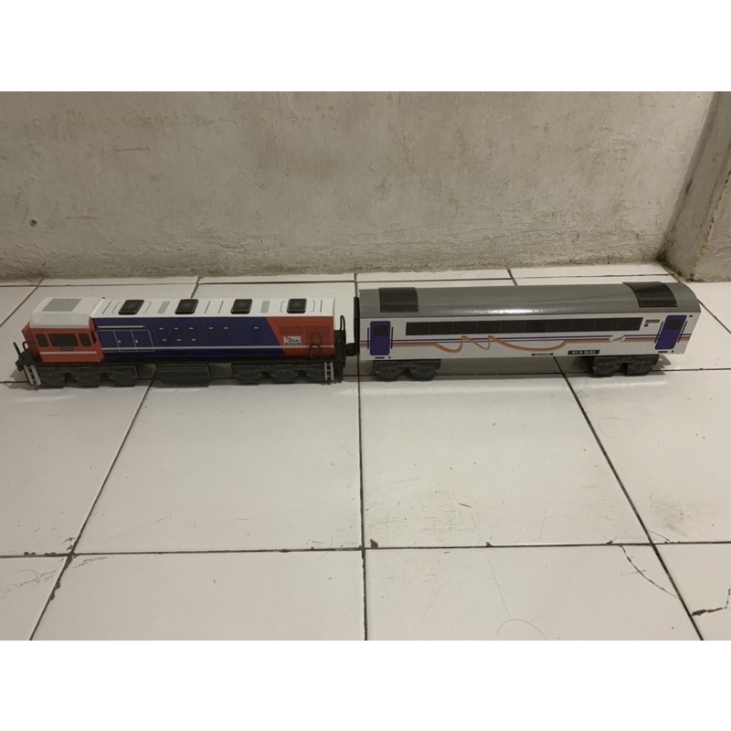 miniatur lokomotif cc201 1set