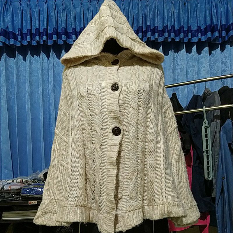 rajut kepang branded ber hoodie (cape) CINEMA CLUB