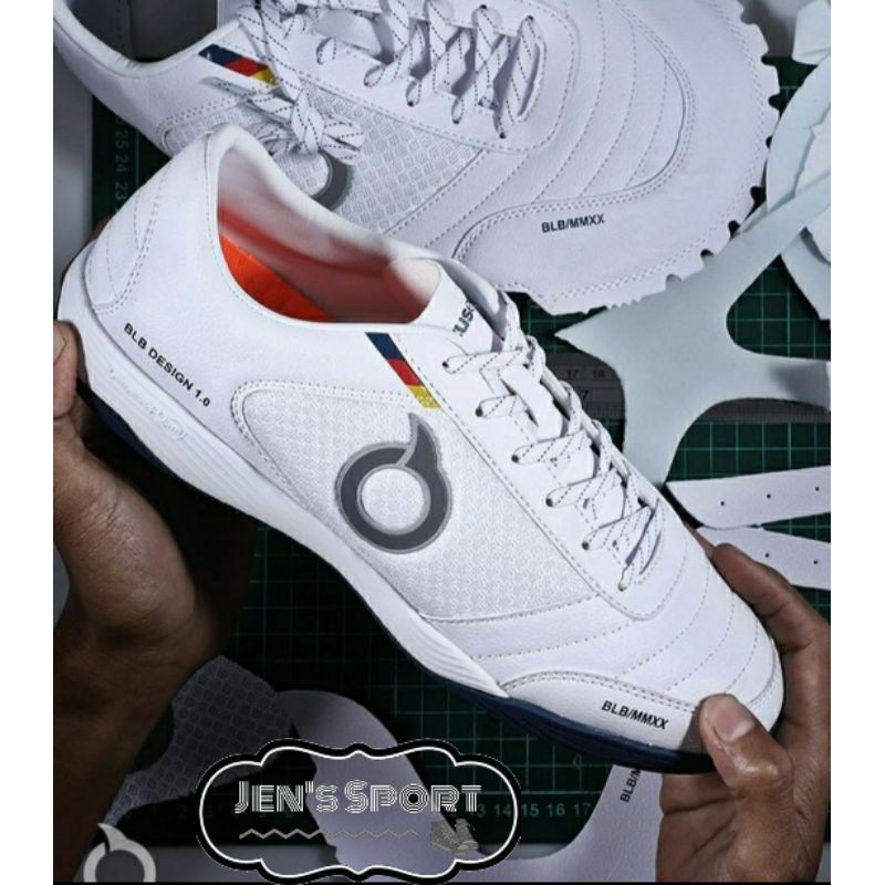 Sepatu Futsal ORTUSEIGHT JOGOSALA GRAFFITY BLB 1.0 - WHITE /VORTEX BLUE ONLY SIZE 43