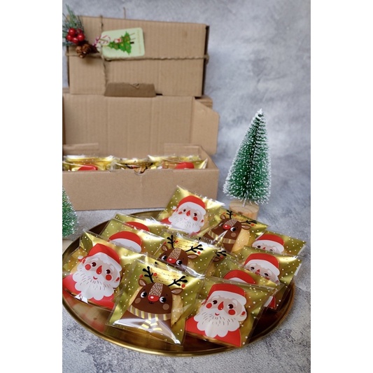 

Christmas cookies hampers nastar sagu keju oatmeal murah