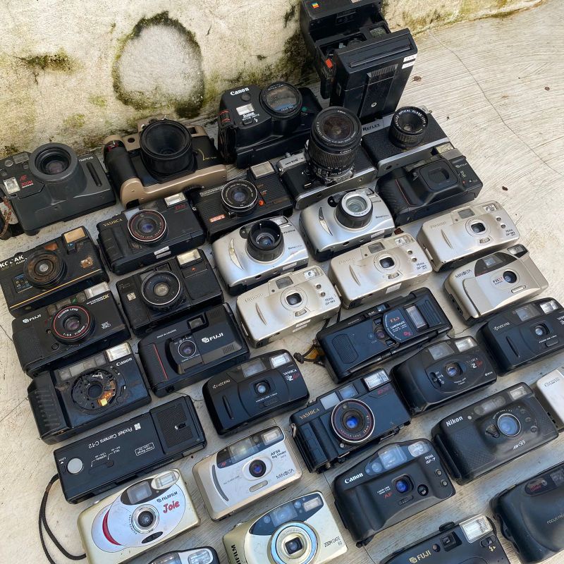 Kamera Analog Jadul Vintage Film Kodak Untested Pajangan Display Part Utuh Mulus Gambling Fujifilm Dl-100 Chic Dl-10Flezz Axion Axxi Zo Vio Zipp Xpose Canon Prima Bf Minolta Olympus Kyocera Yashica National Nikon Ricoh Gambling Kanibal Part Utuh-1