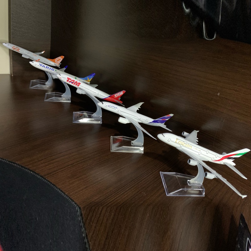 Mainan Model Pesawat Terbang Boeing Airbus Brazil A380 B737 Bahan Alloy Dengan Base Aviation