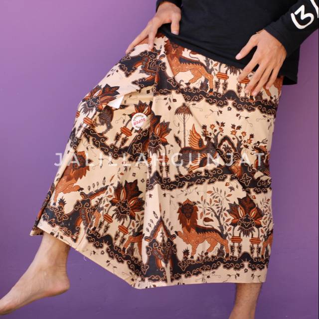 Sarung batik cirebon-batik barong paksi naga liman