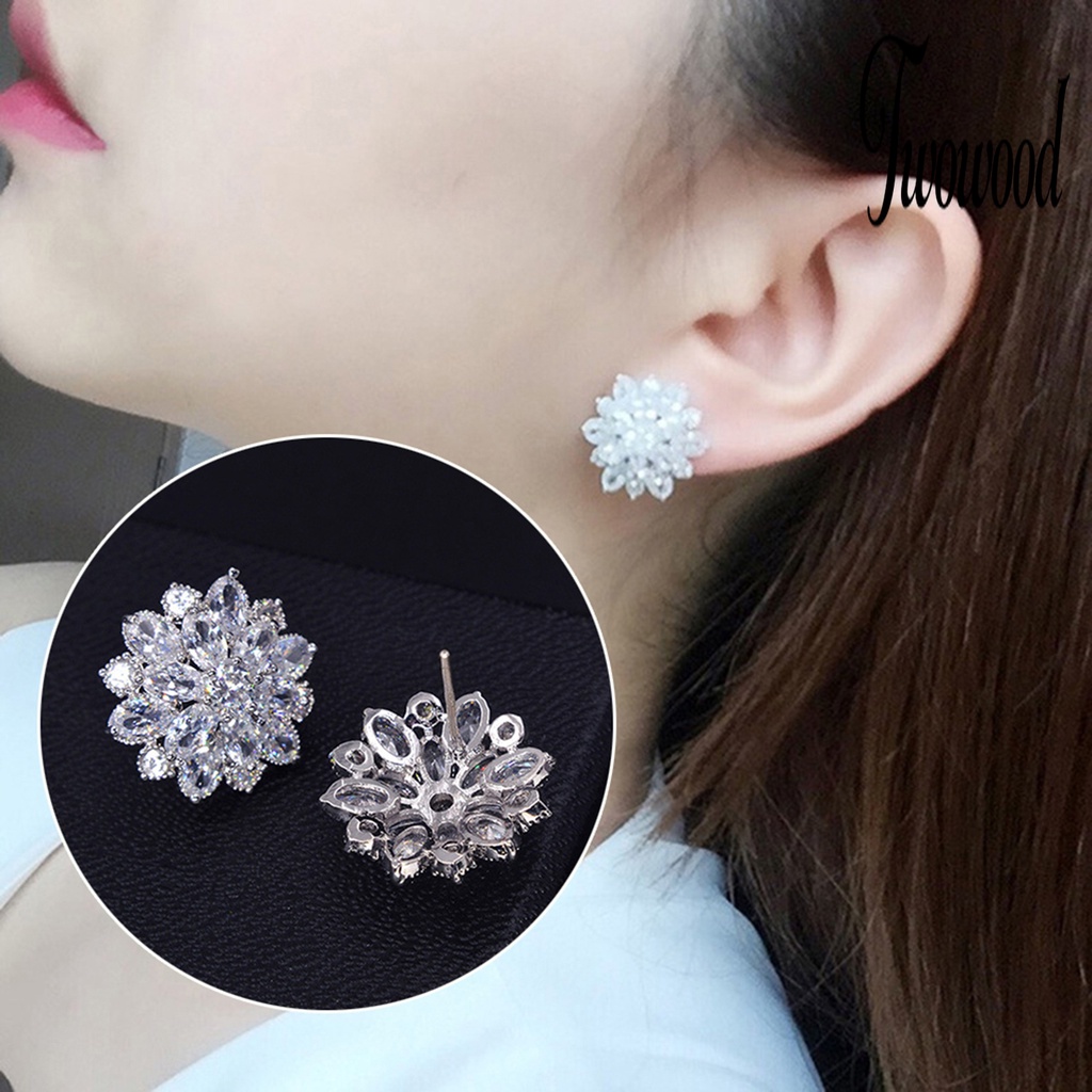 1 Pasang Anting Stud Cubic Zirconia Berlian Imitasi Bentuk Bunga Untuk Wanita