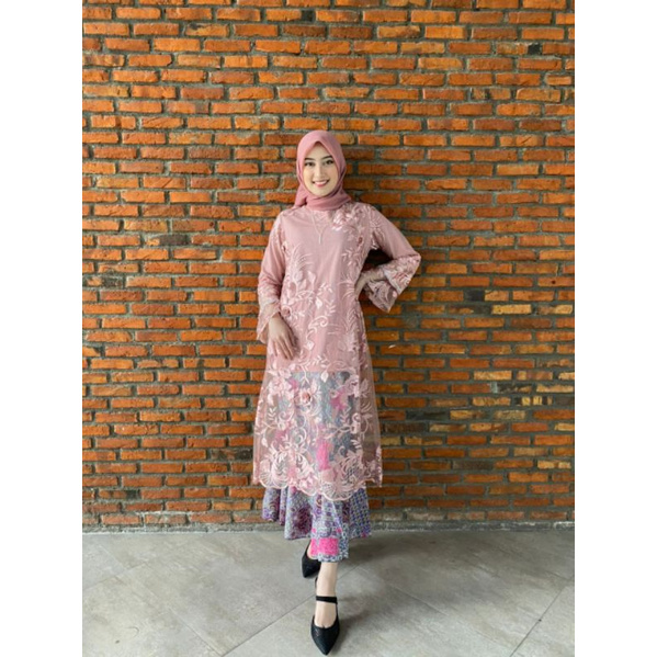 Setelan Kebaya Tunik  Rambat Panjang Modern Elisabet