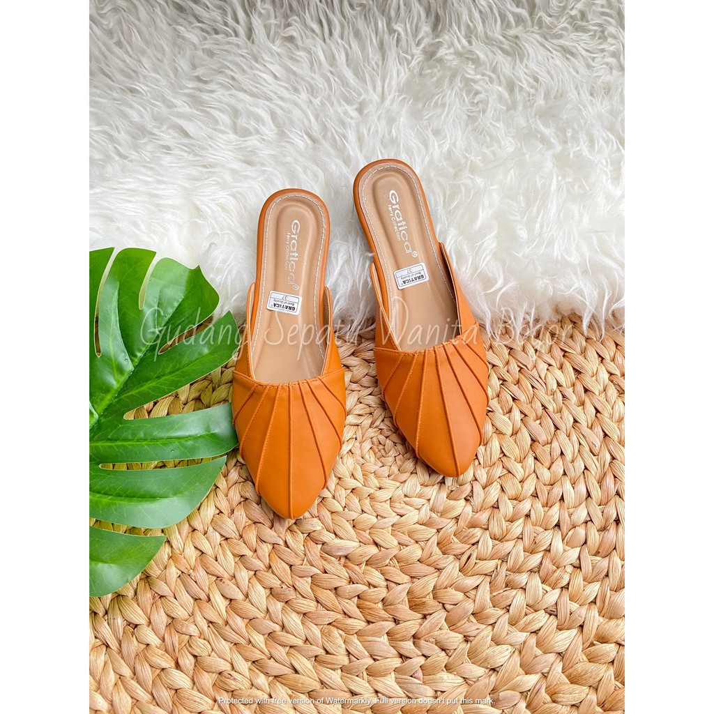 Gratica Sepatu Wanita Sandal Flat Lancip Garis KH 048