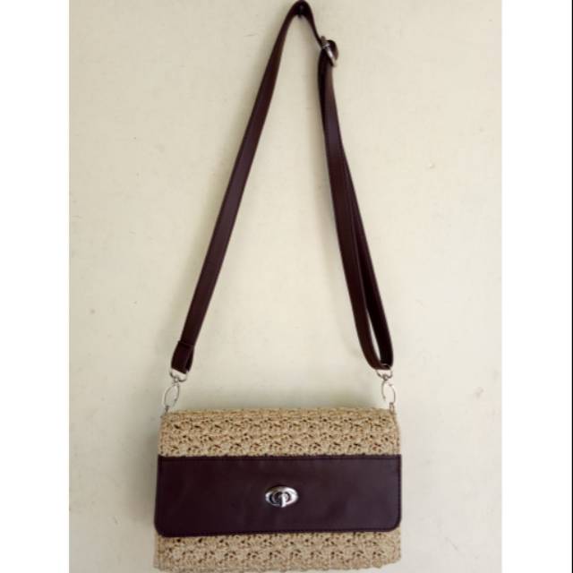 Tas rajut slingbag kunci