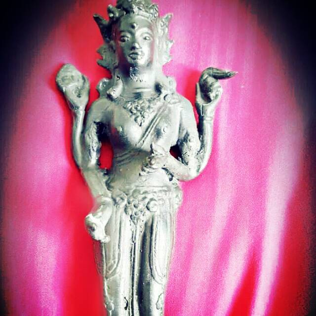 Patung dewi sri