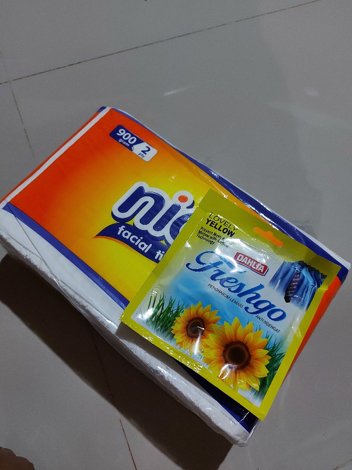 Freshgo Pengharum Lemari Lovely Yellow 30 Gr