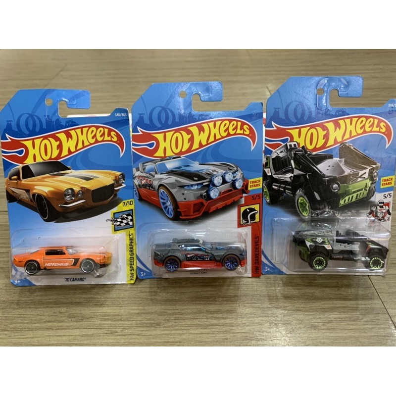 mobil mobilan hot wheels isi 3pc