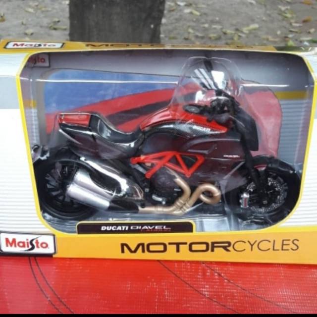 Motorcycles ducati diecast metal maisto 1/12 scale new