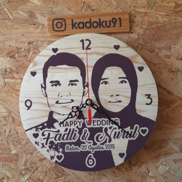 Kado ulang tahun dan pernikahan Jam Dinding Kayu Custom Foto Siluet Wajah