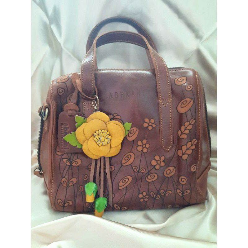 ABEKANI LUCY ENGRAVED FLOWER 3