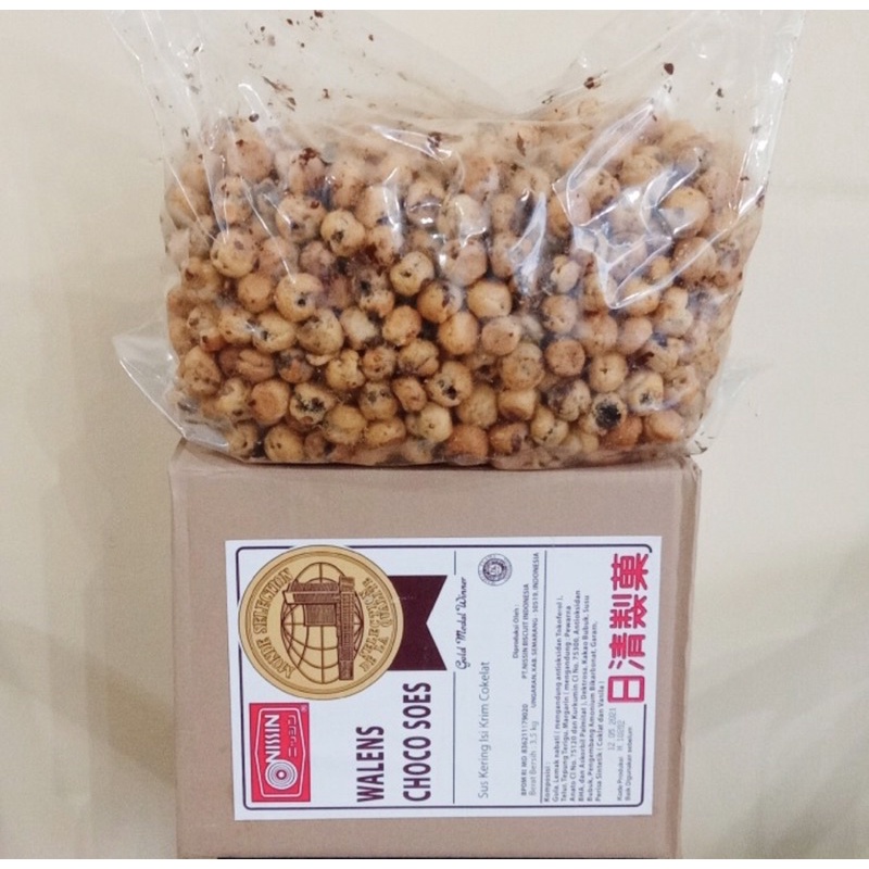 Walens Choco Soes Nissin / Kue Sus Kering isi Krim Coklat 3,5 Kg