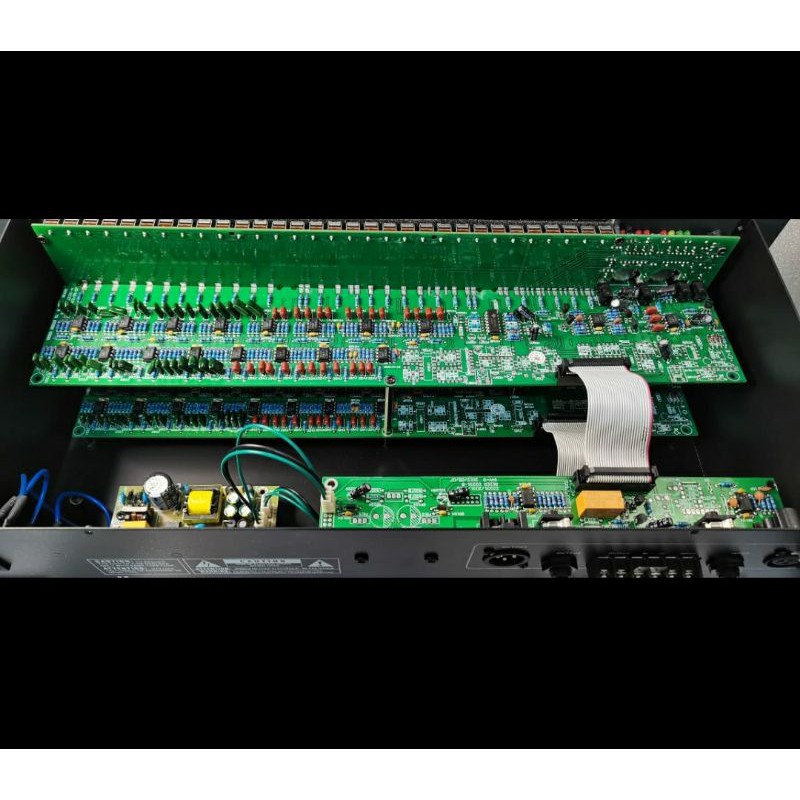 Equalizer DBX 2231/Equaliser DBX2231 2 X 31CH ic Makro
