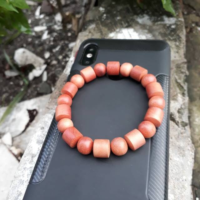 Gelang kayu galih kembang kantil merah