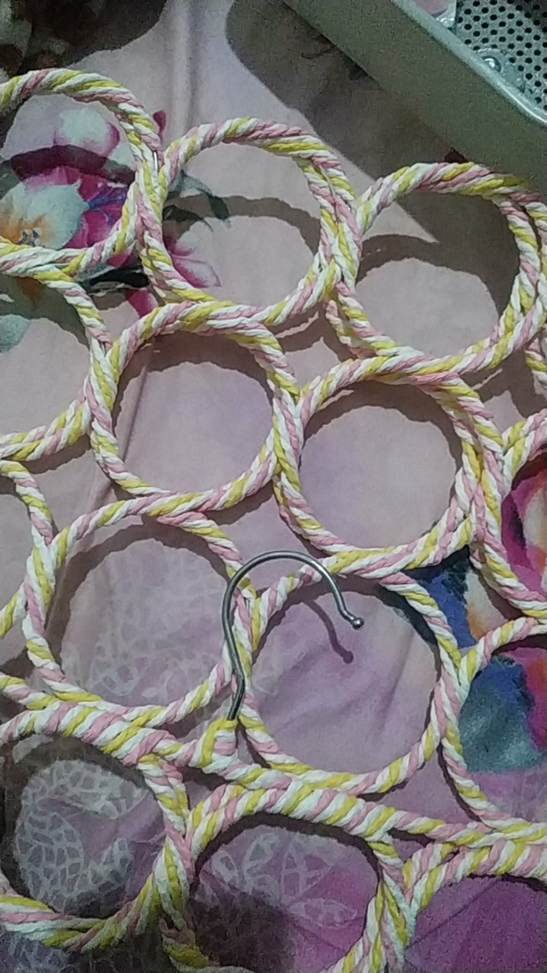 Gantungan Jilbab / Syal 28 Lubang - Hanger Gantung Multifungsi