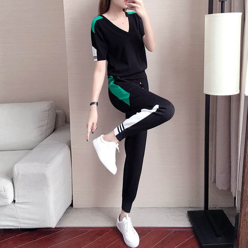 Setelan Olahraga Wanita Kaos Round Neck Lengan Pendek Setelan Olahraga Wanita Kaos Round Neck Lengan Pendek