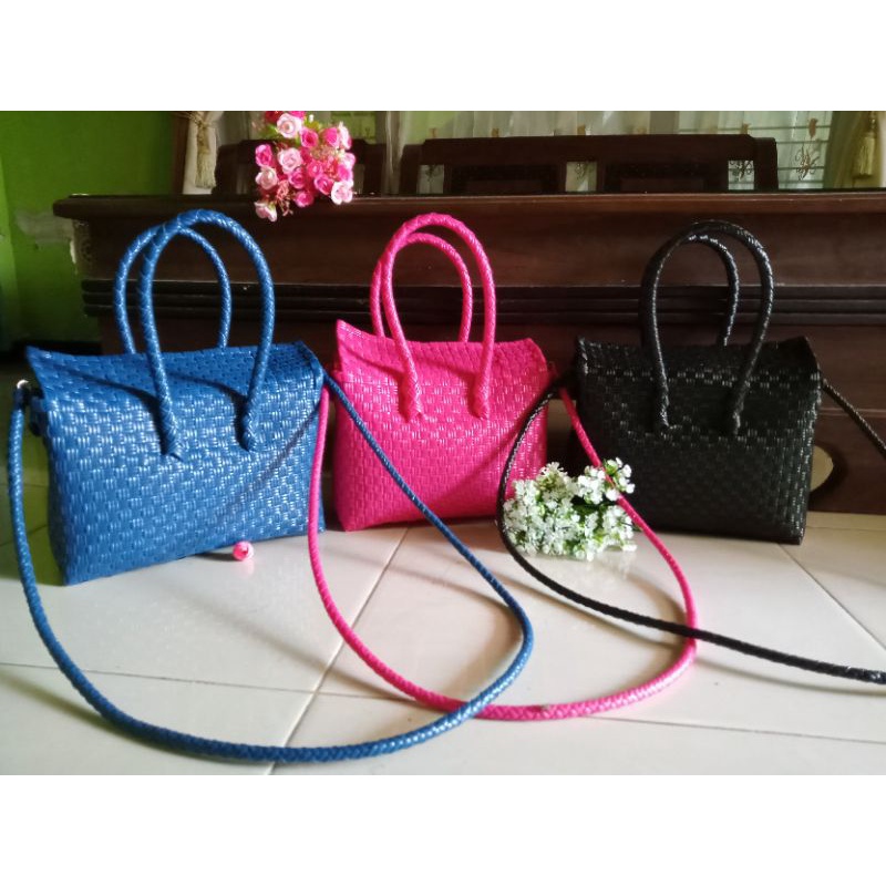 Tas Anyaman Plastik Jali Premium Sling Box tutup atas magnet, Sling bag Jali