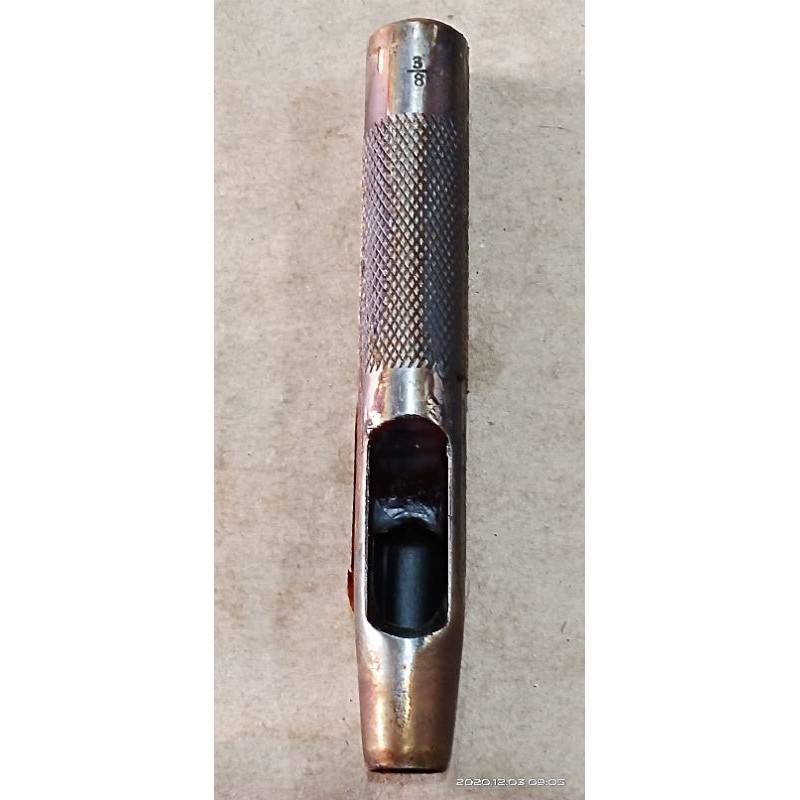 

Polongan Pembuat Lubang. Hollow Punch. Merk Two Axe. Ukuran ⅜" & ½". Made in China.